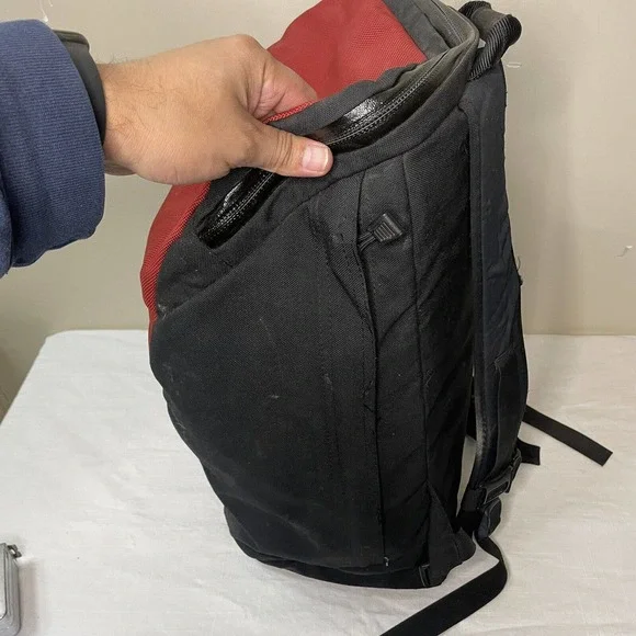 Tom Bihn Backpack 15” Red And Black - Picture 4 of 10